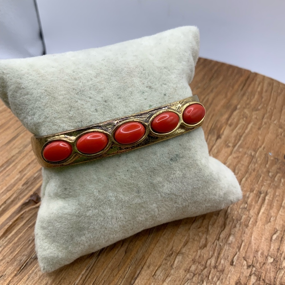 Lucky Brand Faux Coral Cabochon Distressed Gold Tone Bangle Bracelet